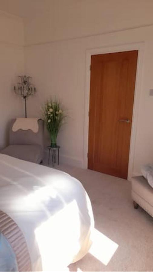 Quaint Little Guest Suite With Private Parking Newport  Ngoại thất bức ảnh